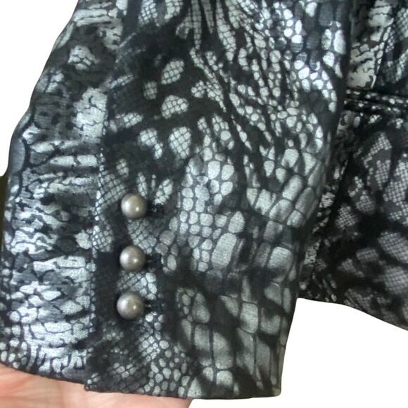 Chico’s Black Silver Metallic Snake Print Snap Button Down Jacket Size Medium 2 - Picture 5 of 7